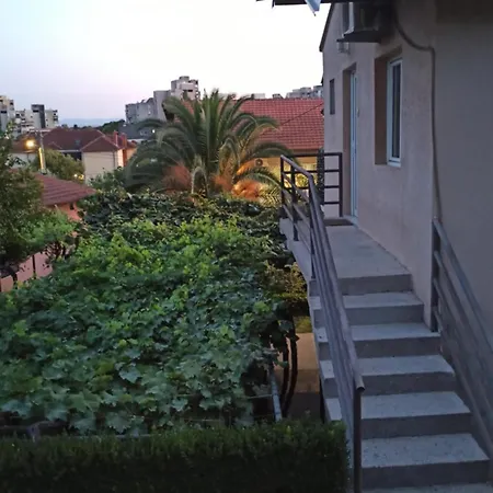 Апартаменты Urban Retreat Dalmatinska Подгорица